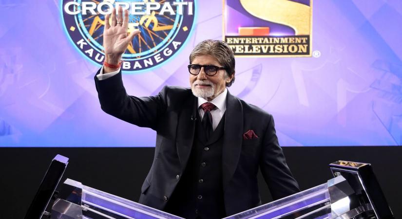 Megastar Amitabh Bachchan recalled his bus ride days in Delhi with "good looking college-going ladies" when he was just a student. "I used to live near Teen Murti and take a bus for my daily commute to college. This bus used to go around the parliament and CP (Connaught Place) and further leave me at my university," Amitabh said.