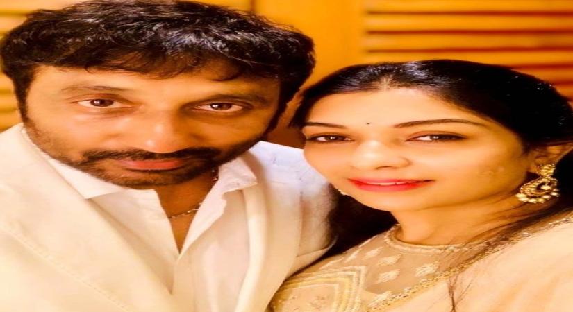 Noted Tollywood director Srinu Vaitla and his wife have filed for divorce.