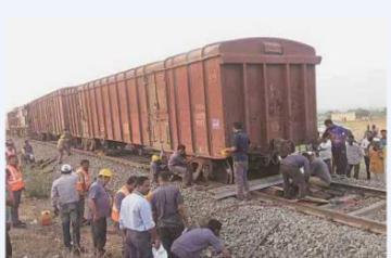 Maha train accident toll rises to 16, politics heats up.