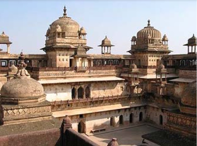 Another view of the facade of Jehangir's Palace