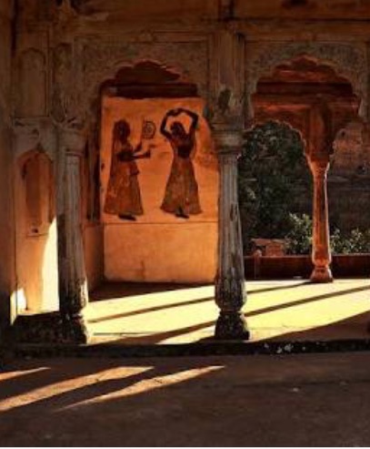 Mural on the wall at the Rai Praveen' Mahal