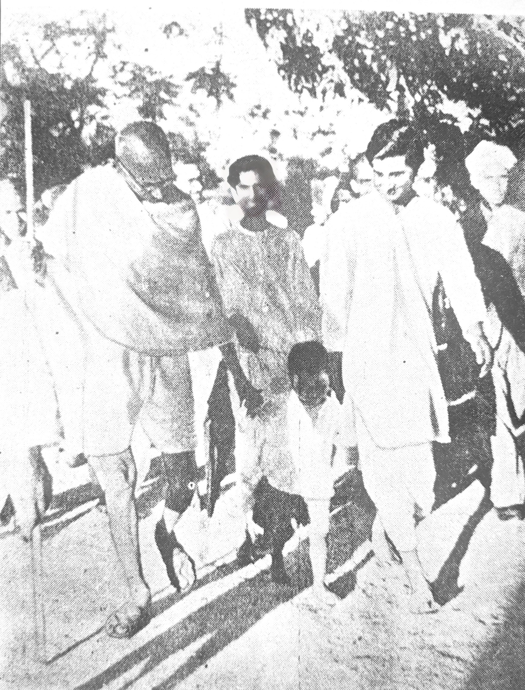 1934 Rumale Chennabasaviah with Mahatma Gandhi
