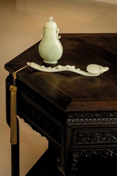 Top: A WHITE JADE ‘KUI DRAGON’ VASE AND A COVER QING DYNASTY, 18TH CENTURY 10 3/8 in. (25.8 cm.) overall height Estimate: HK$1,500,000 – 2,500,000 Bottom: A WHITE JADE ‘CHILONG AND BAT’ RUYI QIANLONG PERIOD (1736-1795) 16 13/16 in. (42.7 cm.) long Estimate: HK$1,500,000 – 2,500,000