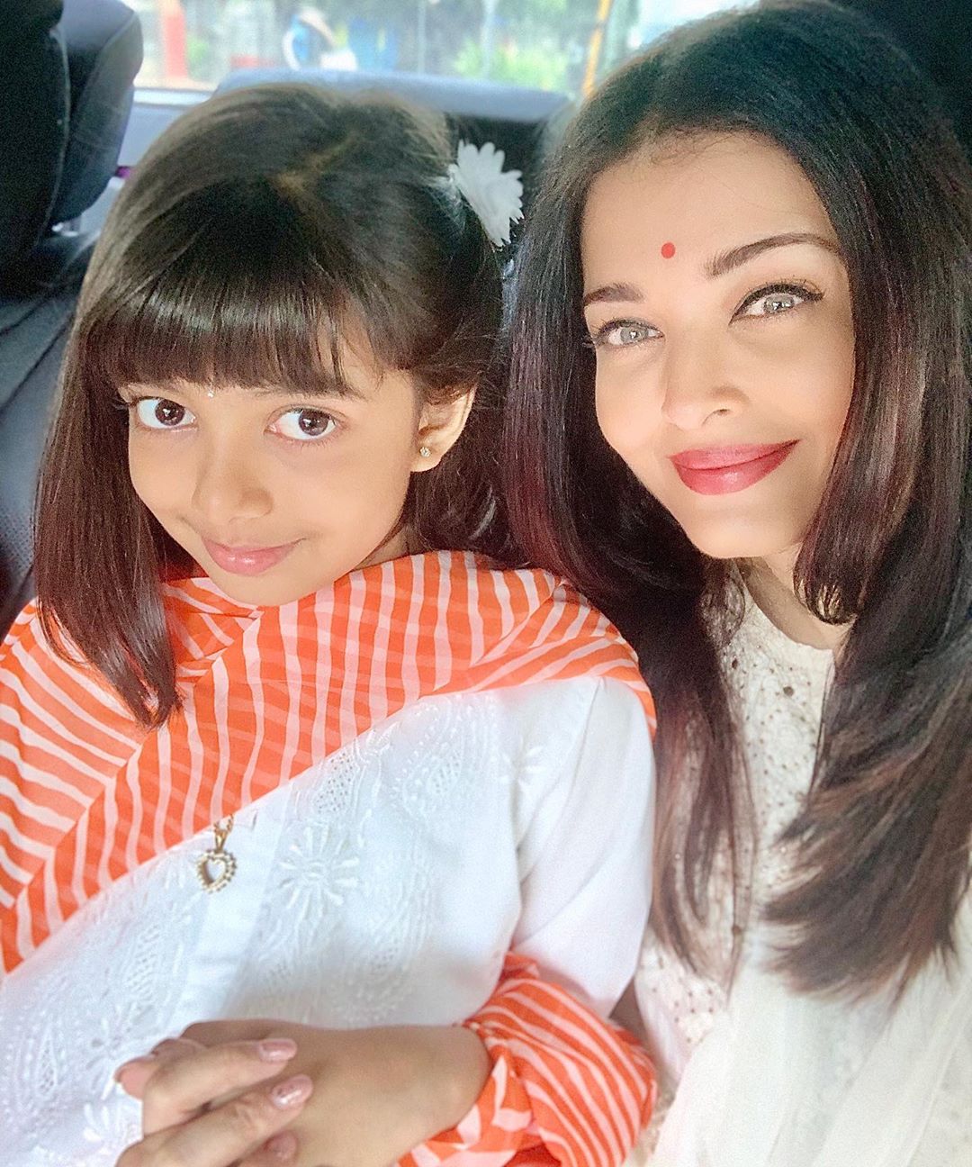 Aradhya and Aishwarya dressed in traditional ensembles