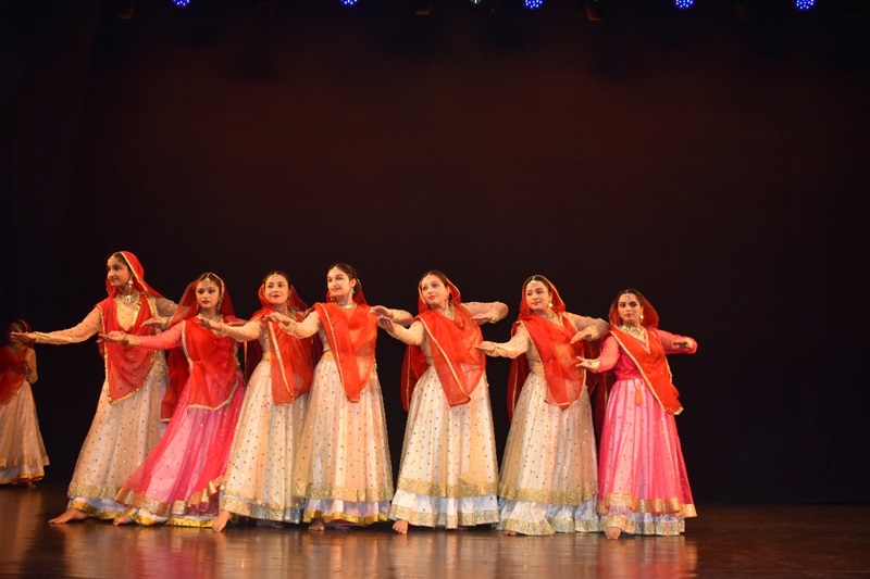 Artist Performing at Rang e sukhan