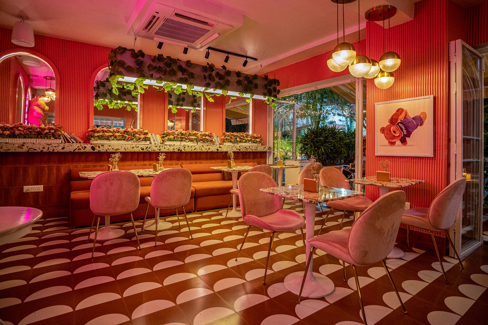 Bean & The Bear Café 