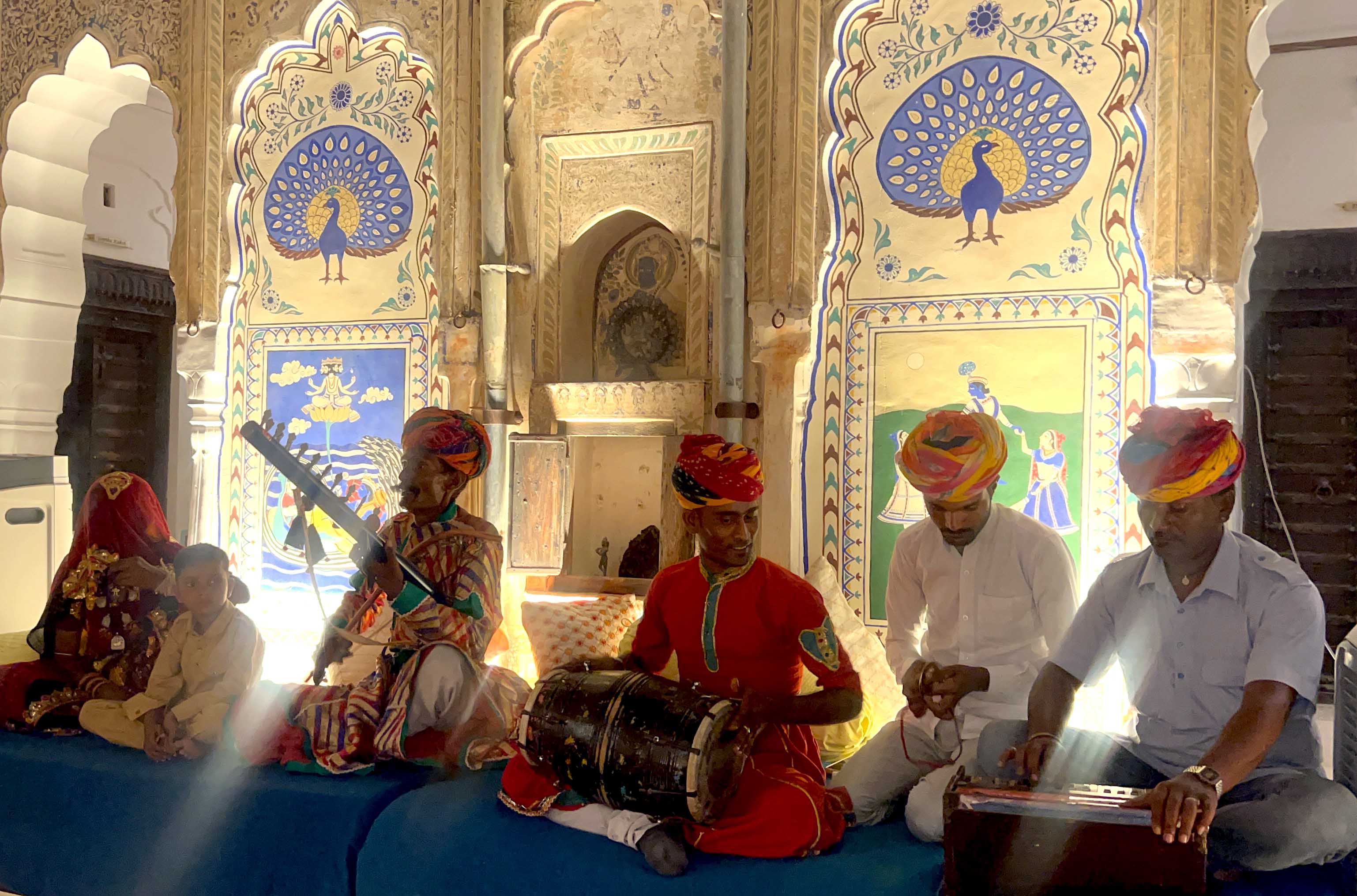 Bhopa Bhopi performing at MOHAR HAVELI.jpg 