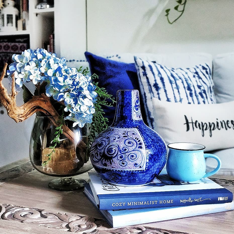 Blue-themed home decor ( via Instagram)