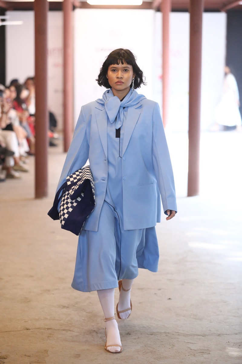 A model walks the ramp showcasing the collection of fashion label Lovebirds on the fourth day of Lotus Make-up India Fashion Week, in New Delhi on Oct 12, 2019. (Photo: IANS)