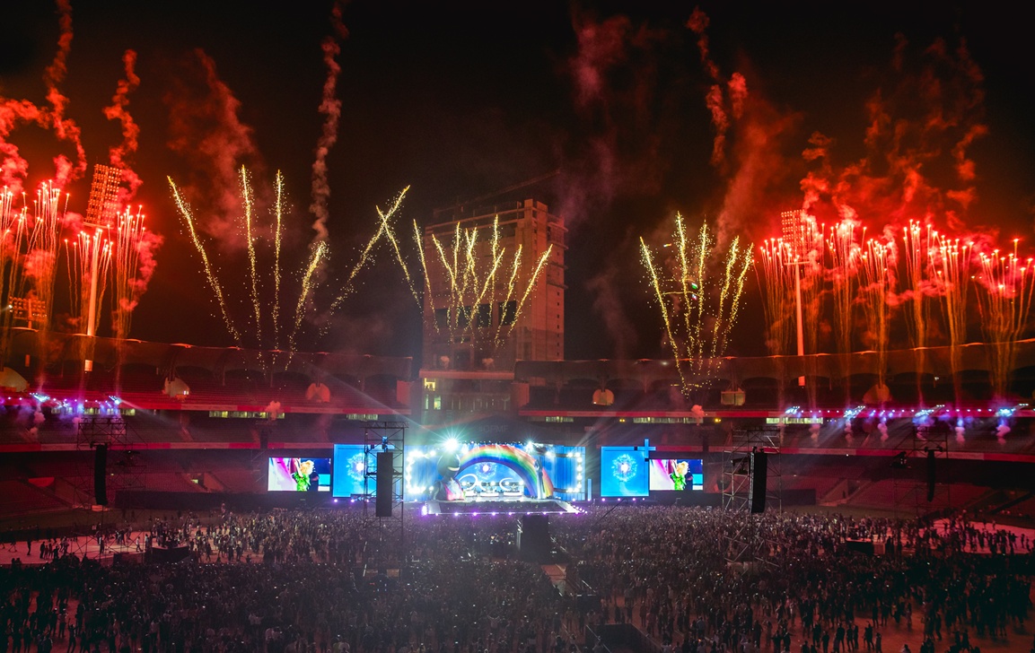 Fireworks at Global pop superstar Katy Perry's performance at the first ever OnePlus Music Festival in Mumbai_4