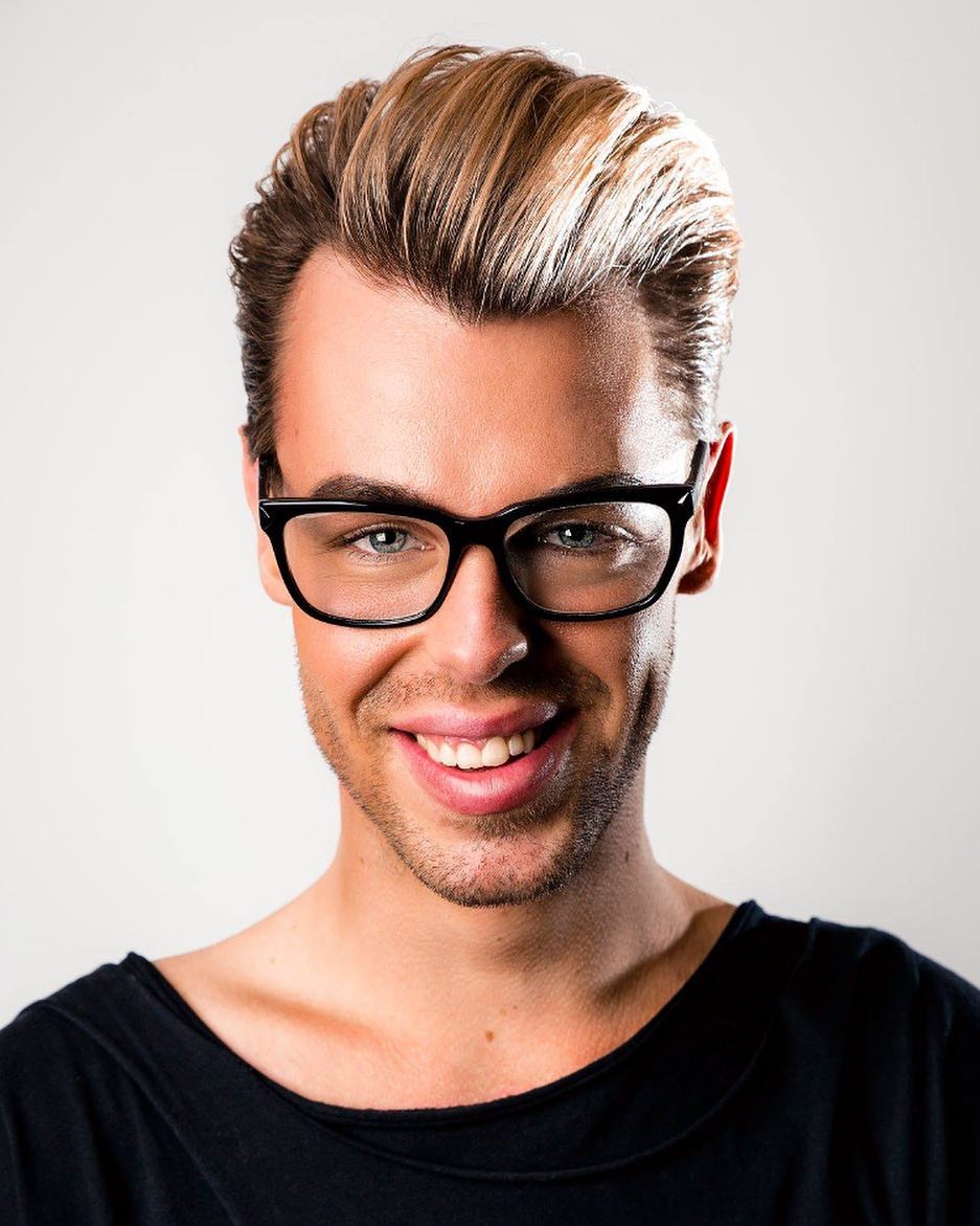 Internation artist Robin Huth