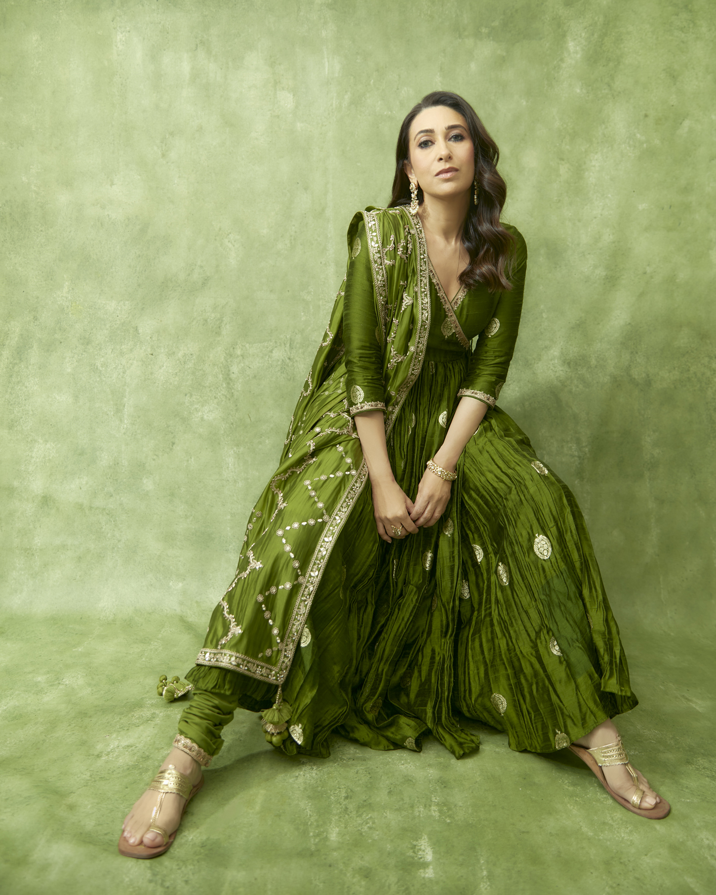 Karisma Kapoor unveils Designer Punit Balana's new Sanganer collection