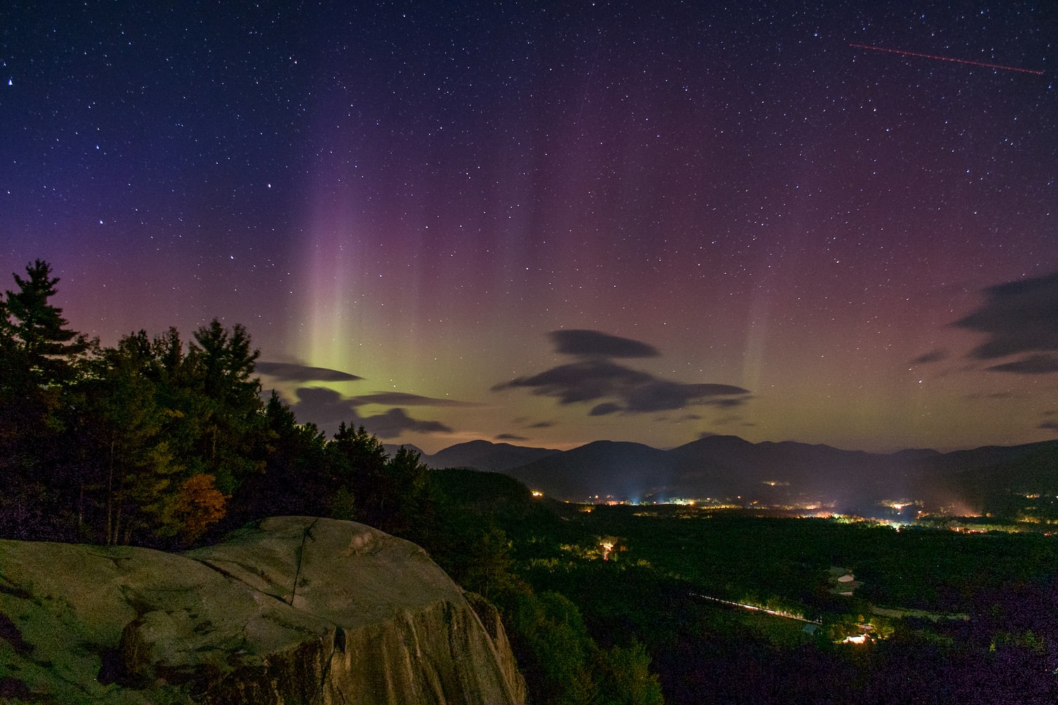Northern lights and starry night view from Cathedral Ledge at Echo Lake State Park (North Conway_NewHampshire)