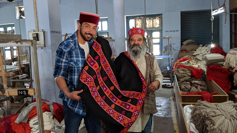 Ranveer with the master weaver of Kullu shawls , Uttam Singh at the Bhuttico Cooperative with the latter's award winning shawl design.