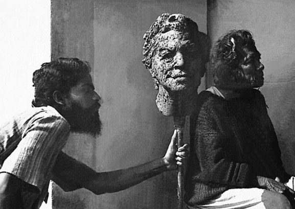 Sculptor K S Subramanium with the sculptured head of senior sculptor Ramkinkar 