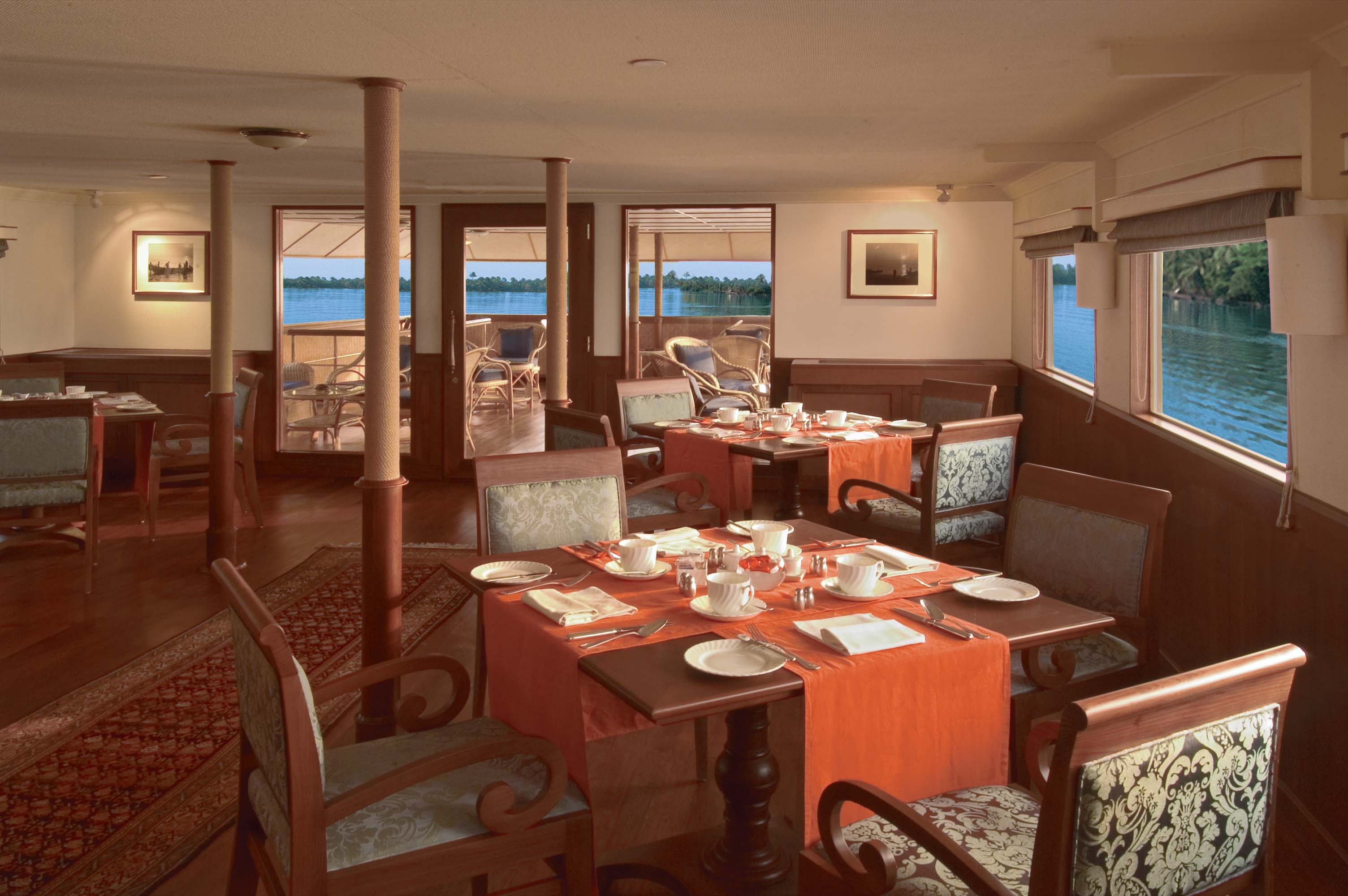 The Restaurant - The Oberoi Vrinda, Luxury Kerala Cruiser\