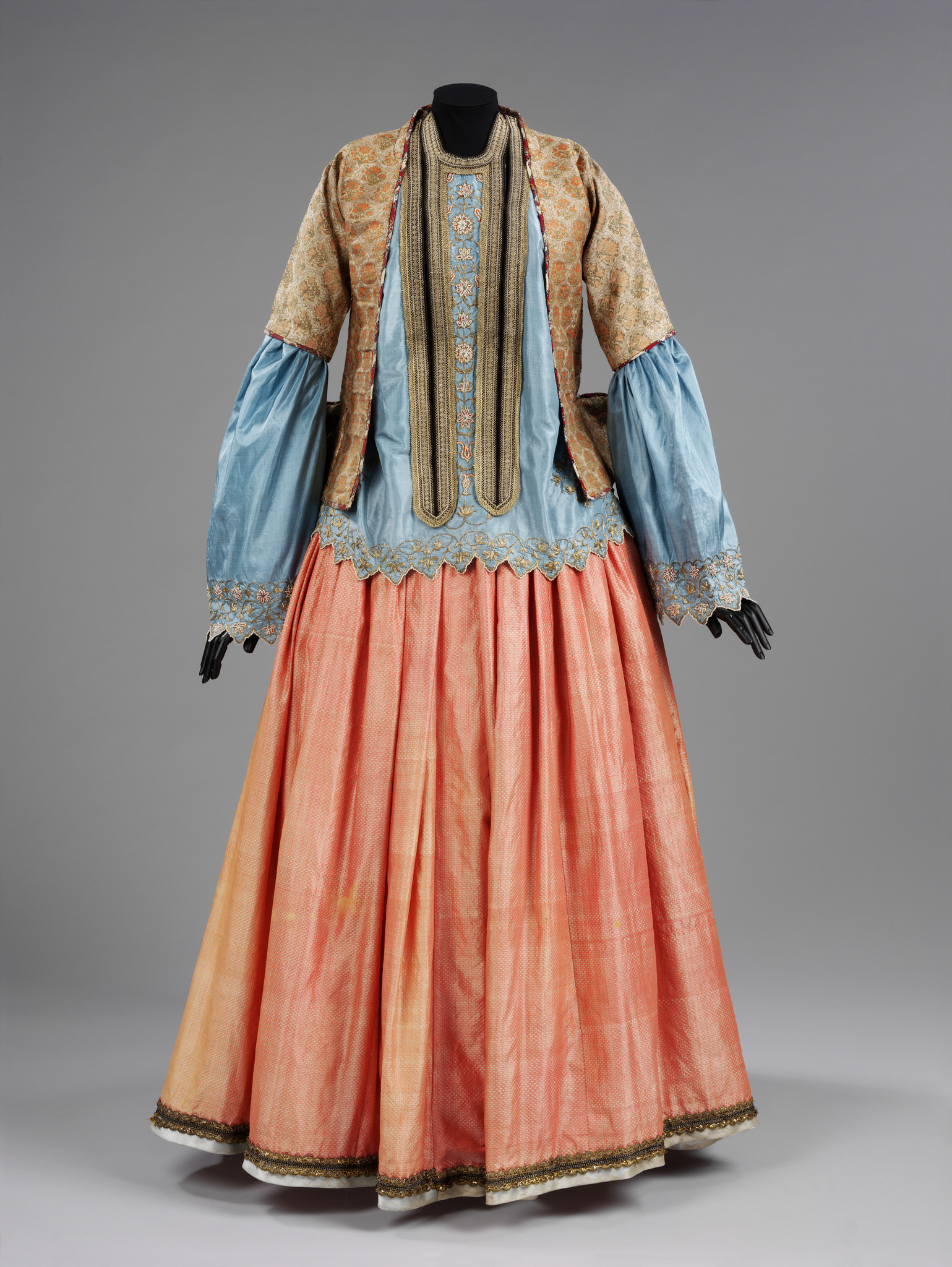 Women's jacket, blouse and skirt, 1800-1840 (c) Victoria and Albert Museum, London (2)
