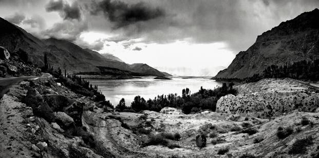 William Dalrymple, Dawn over Skardu, Pakistan II (Archival Pigment Print)