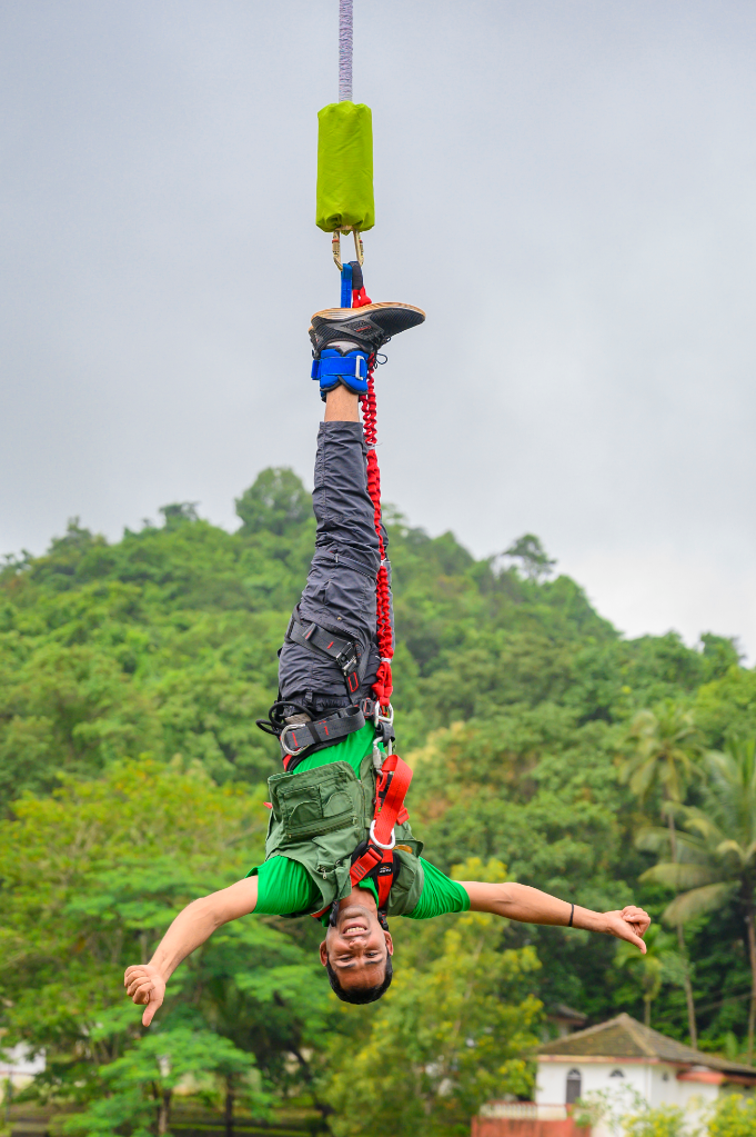 Bungy jumping