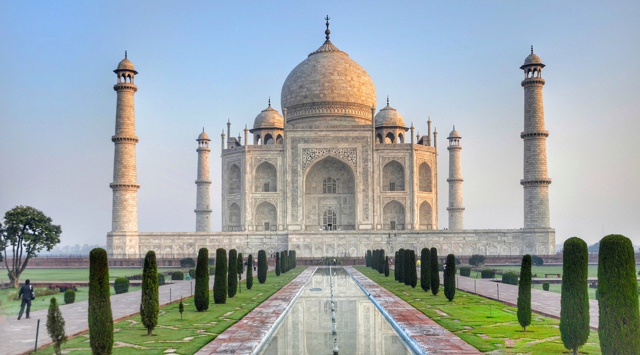 Taj Mahal: In front