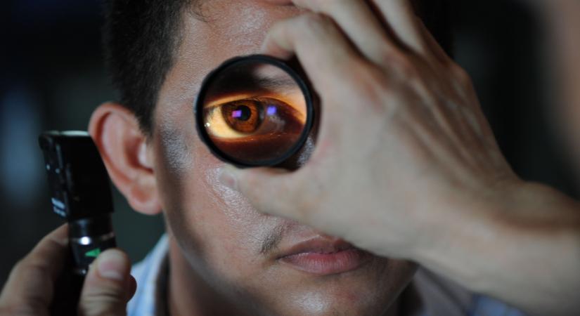 A future non-invasive eye test may allow early detection of Alzheimer's disease before memory loss kicks in, say a team led by an Indian-origin researcher.