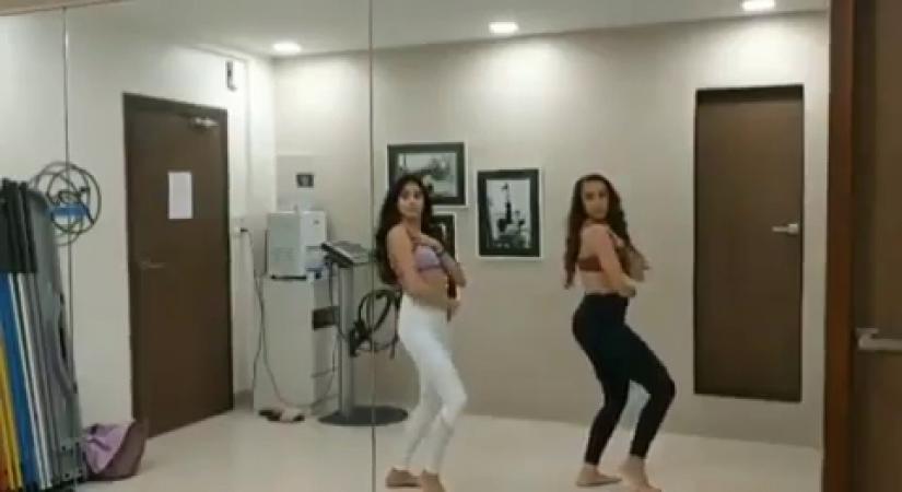  The late Sridevi's daughter, actress Janhvi Kapoor