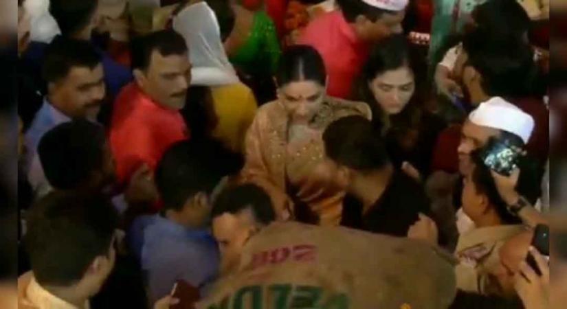 Bollywood actress Deepika Padukone recently got mobbed at a ganpati pandal. She visited Mumbai's famous Lalbaugcha Raja Ganpati pandal to seek blessings of the God. As soon as the crowd got to know that the "Piku" star was in the pandal, they rushed to catch a glimpse of the actress. (Photo: IANS)