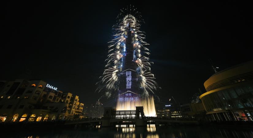 DUBAI, Jan. 1, 2019 (Xinhua) -- Fireworks are seen at the Burj Khalifa on New Year's Eve in Dubai, the United Arab Emirates, on Dec. 31, 2018. (Xinhua/IANS)