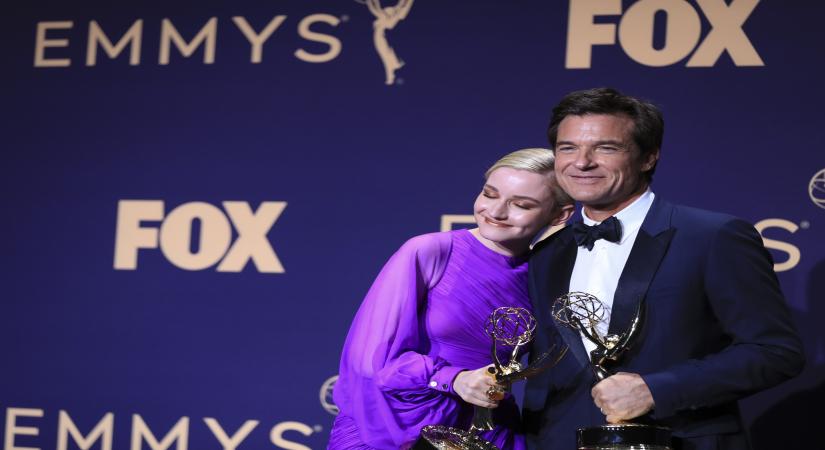 LOS ANGELES, Sept. 23, 2019 (Xinhua) -- Actress Julia Garner, winner of the award for outstanding supporting actress in a drama series for "Ozark," and director Jason Bateman, winner of the award for outstanding directing for a drama series for "Ozark", pose during the 71st Primetime Emmy Awards in Los Angeles, the United States, Sept. 22, 2019. (Xinhua/Li Ying/IANS)