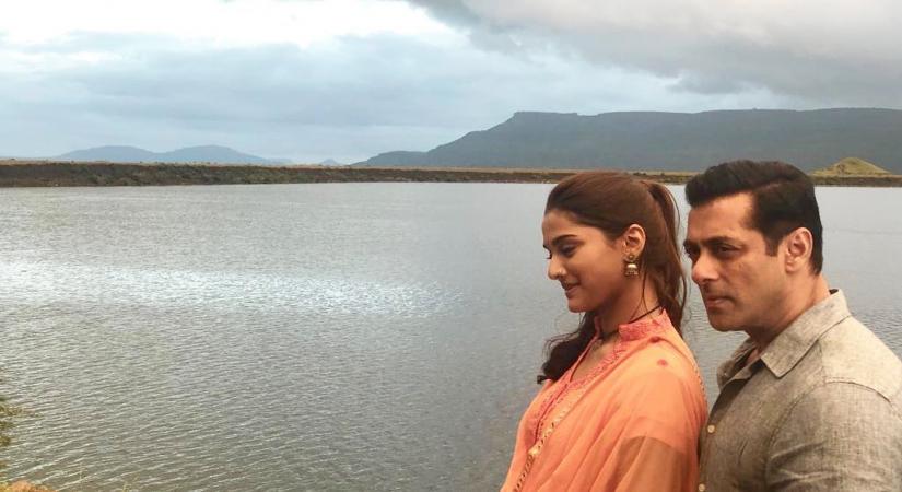 Superstar Salman Khan's latest photo with newcomer Saiee M Manjrekar from the set of their upcoming film "Dabangg 3" has got netizens excited. Salman took to Instagram to post an image of the two with a water body in the background. "On location #dabangg3 @saieemmanjrekar," he captioned it.