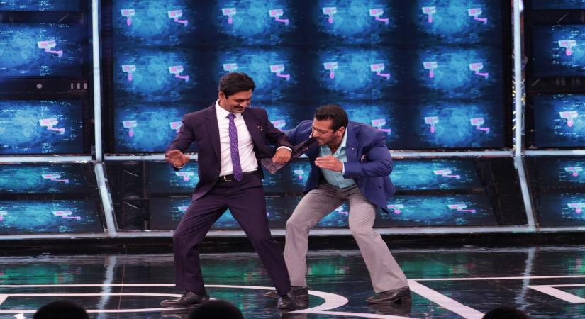 It is a "Bajrangi Bhaijaan" reunion moment of sorts and the fun factor is guaranteed to provide the right "Kick" to fans. Actor Nawazuddin Siddiqui joins superstar Salman Khan on the set of "Bigg Boss 13" in the Weekend ka Vaar episode on October 13.