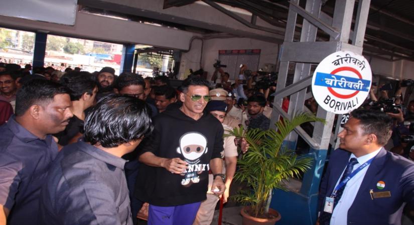 Mumbai: Actor Akshay Kumar arrives at Borivali railway station to travel by a special promotional train from Mumbai to Delhi as part of 'Housefull4Express' rail journey during "Housefull 4" promotions, in Mumbai on Oct 16, 2019. (Photo: IANS)