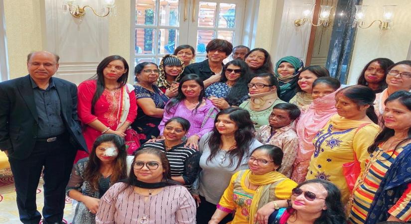 Bollywood superstar Shah Rukh KhanÃ¢ÂÂs non-profit organisation Meer Foundation is currently helping with the treatment of 120 acid attack victims. Shah Rukh Khan took to Instagram on Friday afternoon and shared a picture where he can be seen posing with acid attack victims.