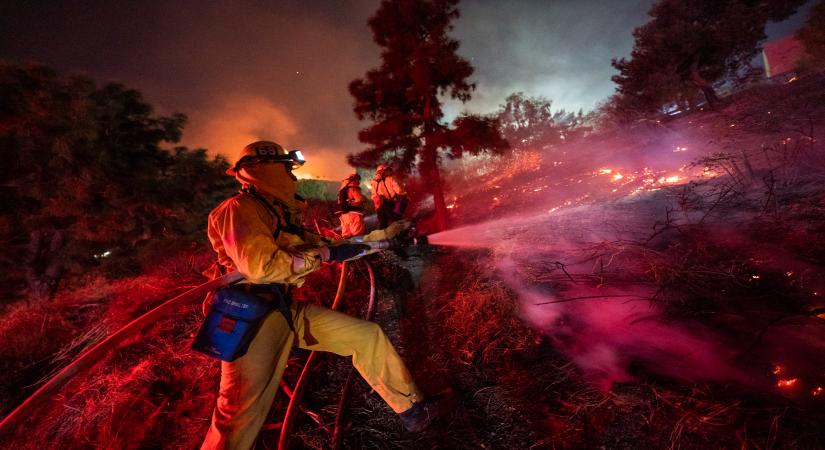LOS ANGELES, Oct. 29, 2019 (Xinhua) -- Firefighters work near Getty Center in Los Angeles, the United States, Oct. 28, 2019. Thousands of residents were forced to evacuate their homes after a fast-moving wildfire erupted early Monday morning near the famous Getty Center in Los Angeles in the western U.S. state of California. (Photo by Qian Weizhong/Xinhua/IANS)