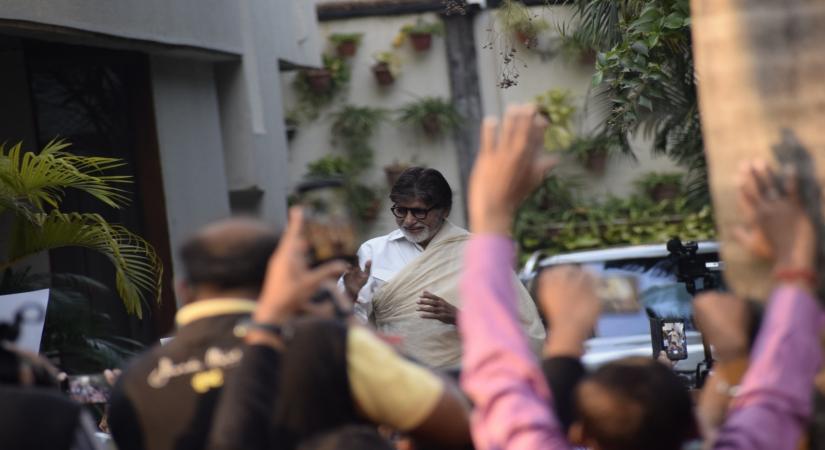 Mumbai: Actor Amitabh Bachchan greets his fans in Mumbai, on March 17, 2019. (Photo: IANS)