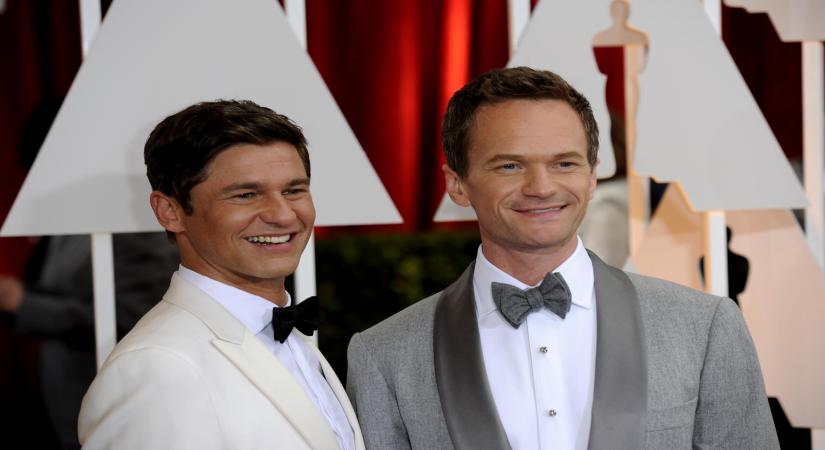 LOS ANGELES, Feb 23, 2015 (Xinhua) -- The host Neil Patrick Harris (R) with his lover arrives for the red carpet of the 87th Academy Awards at the Dolby Theater in Los Angeles, the United States, on Feb 22, 2015. (Xinhua/Yang Lei/IANS)(wxl)