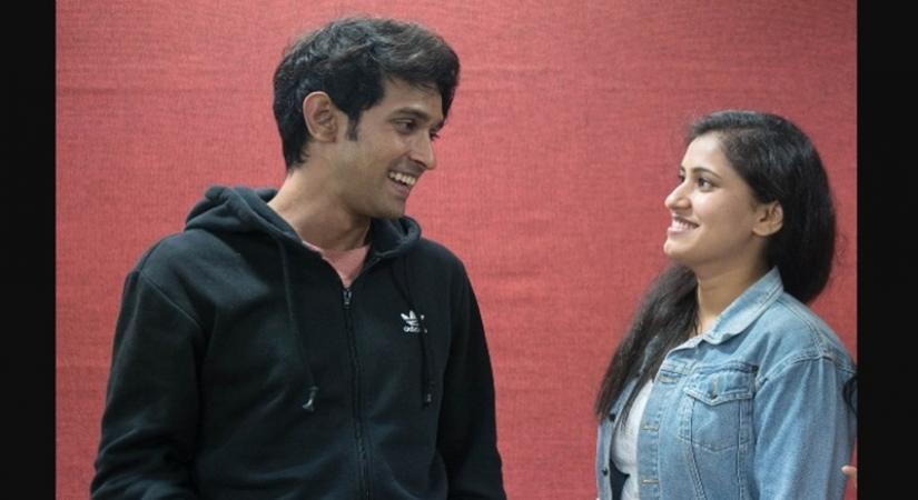 Vikrant Massey to romance Manukriti Pahwa in a film.