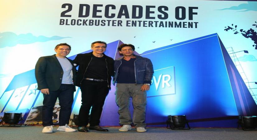 New Delhi: Actor Shah Rukh Khan during the curtail fall at PVR Anupam in New Delhi on Oct 24, 2019. Also seen PVR Ltd. Chairman and Managing Director Ajay Bijli and Joint Managing Director Sanjeev Bijli. (Photo: IANS)