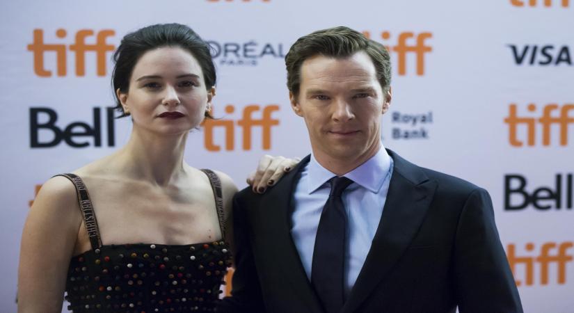 TORONTO, Sept. 10, 2017 (Xinhua) -- Actor Benedict Cumberbatch (R) and actress Katherine Waterston attend the premiere of the film "The Current War" at Princess of Wales Theatre during the 2017 Toronto International Film Festival in Toronto, Canada, Sept. 9, 2017. (Xinhua/Zou Zheng/IANS)