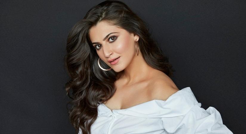 Ahead of the release of her debut film "Yeh Saali Aashiqui", actress Shivaleeka Oberoi has already signed her second movie, which will be opposite Vidyut Jammwal. Titled "Khuda Hafiz", the film is already on the floors and Shivaleeka is playing Vidyut's love interest. The shooting is underway in Uzbekistan.
