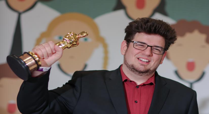 BUDAPEST, March 9, 2017 (Xinhua) -- Hungarian film director Kristof Deak poses for photos during a press conference of film "Sing" in Budapest, Hungary, March 8, 2017. Hungarian film "Sing" directed by Kristof Deak won the award for Best Live Action Short Film at the 89th Academy Awards. (Xinhua/Attila Volgyi/IANS)