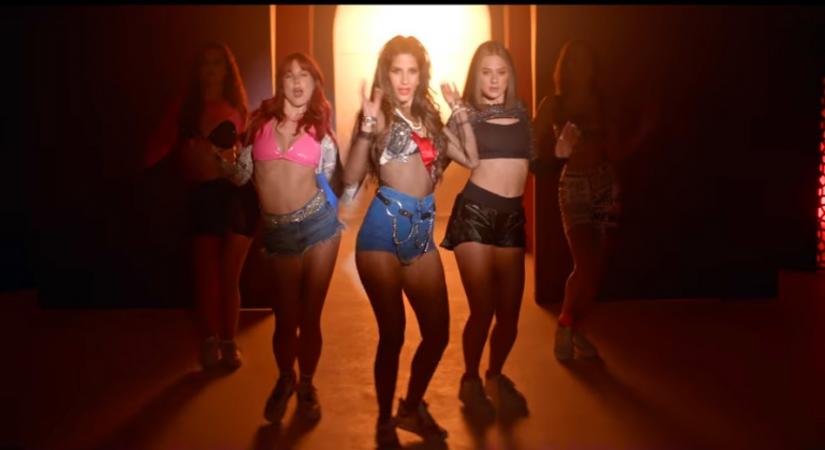 "Bom diggy" hitmaker Jasmin Walia is back with new music, this time an English single titled "Manana".