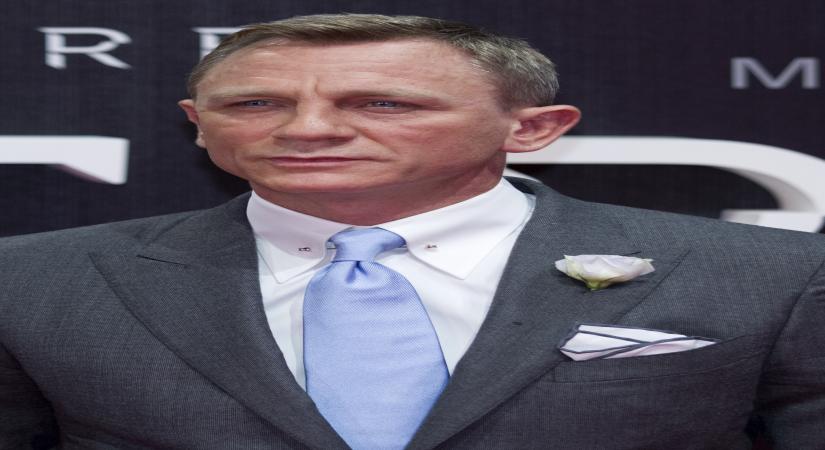 MEXICO CITY, Nov. 3, 2015 (Xinhua) -- Actor Daniel Craig poses during the red carpet of the movie "Spectre" of the James Bond saga in Mexico City, capital of Mexico, on Nov. 2, 2015. (Xinhua/Alejandro Ayala/IANS) (da) (sp)