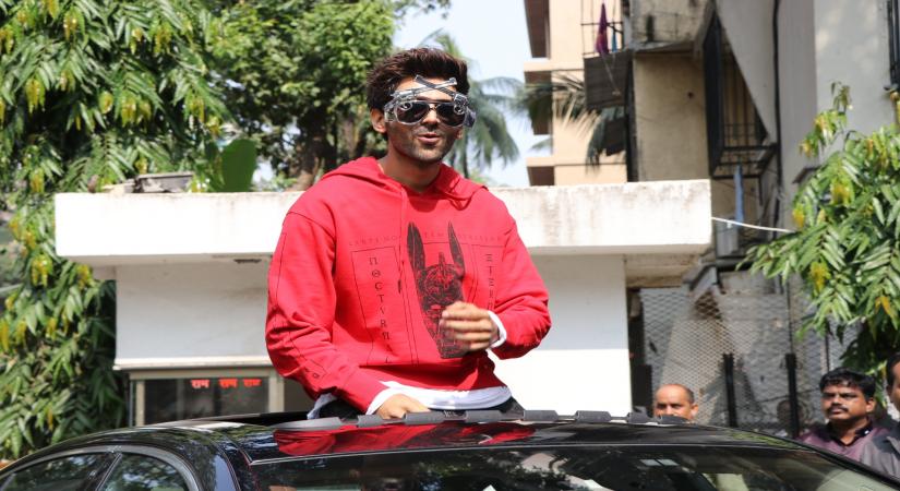 Mumbai: Actor Kartik Aaryan during the promotions of his upcoming film "Pati Patni Aur Woh" at Mithibai College of Arts in Mumbai on Nov 22, 2019. (Photo: IANS)
