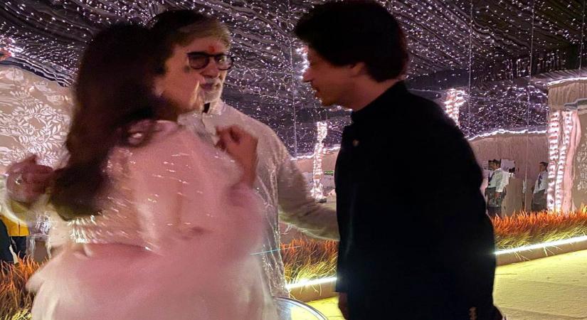 Bollywood veteran Amitabh Bachchan reveals he had some "personal" discussion with superstar Shah Rukh Khan and his wife Gauri on Diwali. The Bachchans host a grand Diwali bash every year to celebrate the festival of lights. Amitabh Bachchan's extended family and Bollywood colleagues are on the guest list.