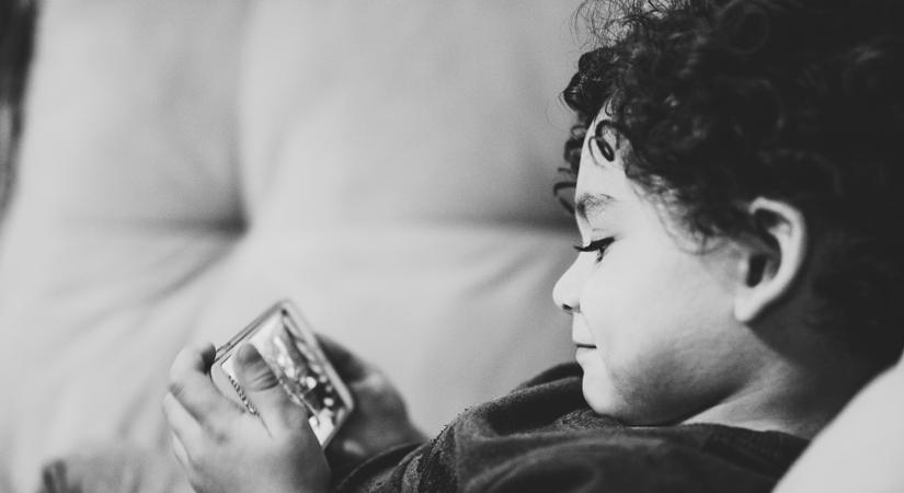 Give your children screen free childhood