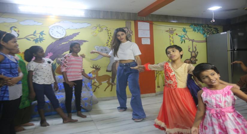 Mumbai: Actress Mouni Roy with underprivileged children during her visit to an NGO for Christmas celebrations, in Mumbai on Dec 23, 2019. (Photo: IANS)