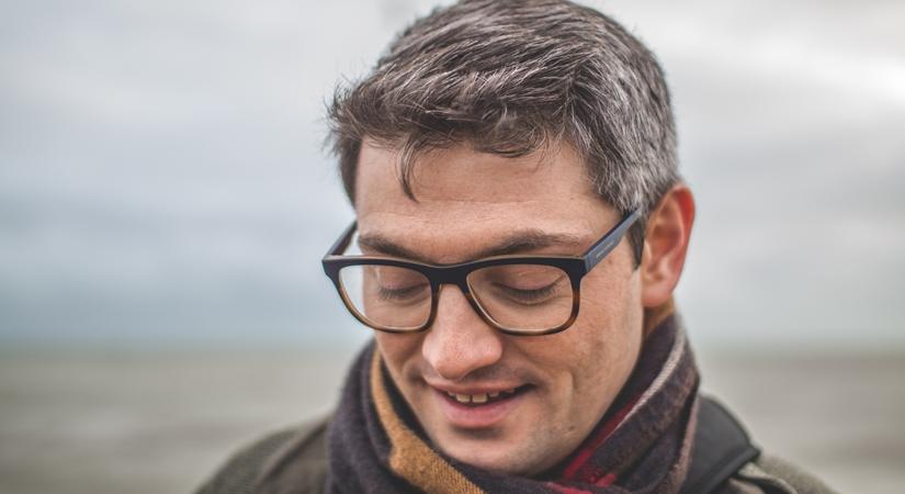 Stress, smoking cause early greying of hair: Experts