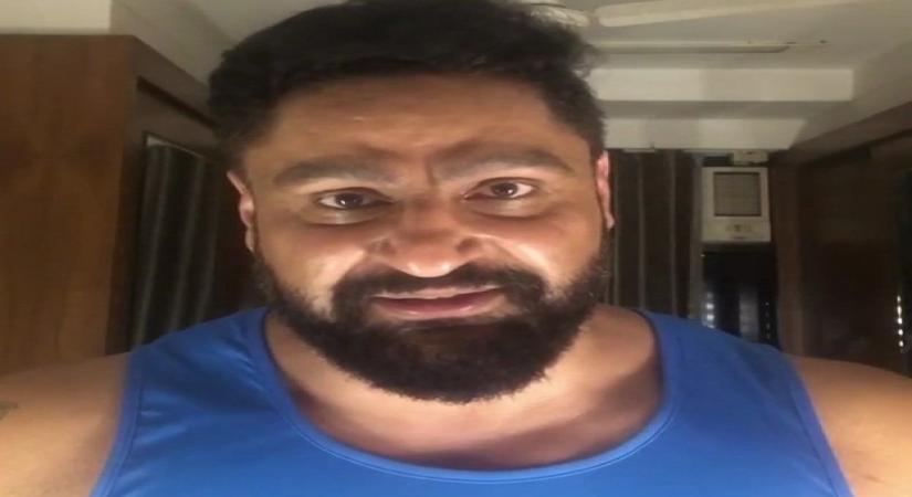 "Bigg Boss 13" contestant Shefali Jariwala's husband Parag Tyagi has slammed the former's fellow participant Asim Riaz for calling him "nalla" in the latest episode. Parag has posted a video clip on social media in which he can be seen threatening Asim for passing the "nalla" remark on him.