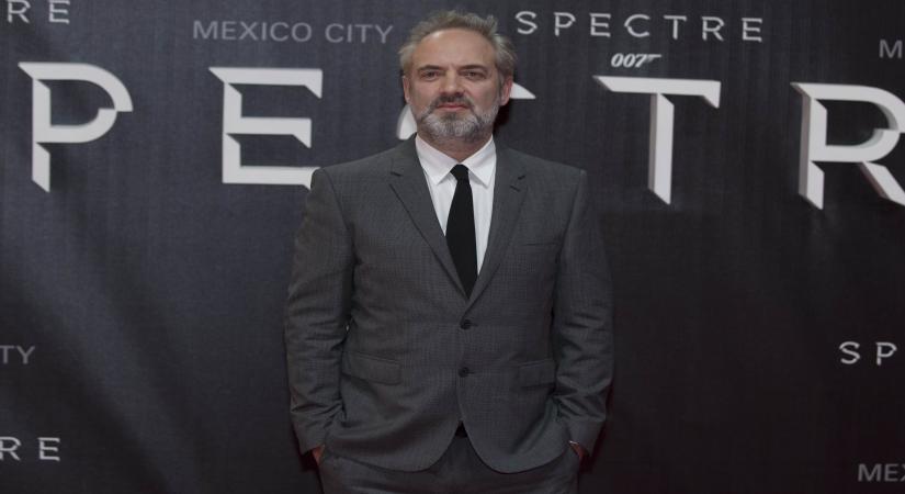 MEXICO CITY, Nov. 3, 2015 (Xinhua) -- Director Sam Mendes poses during the red carpet of the movie "Spectre" of the James Bond saga in Mexico City, capital of Mexico, on Nov. 2, 2015. (Xinhua/Alejandro Ayala/IANS) (da) (sp)